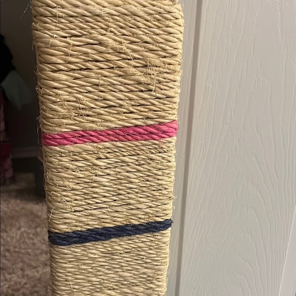 Handmade Cat Scratcher with Hanging Design - Picture 3 of 3